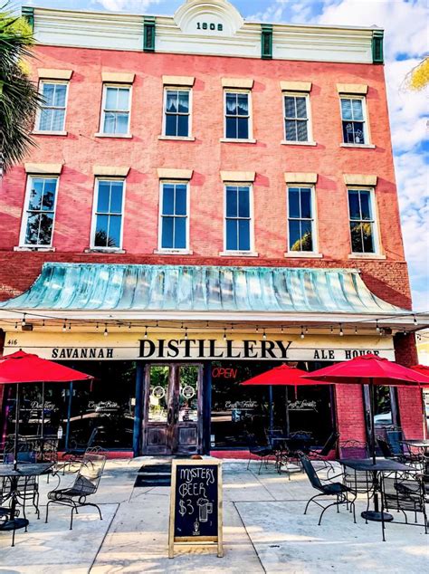 Lunch at the The Distillery, Historic Savannah: A quick lunch and