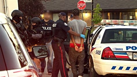 Toronto Police Hold Up Squad Executes Multiple Early Morning Arrests Toronto Cbc News