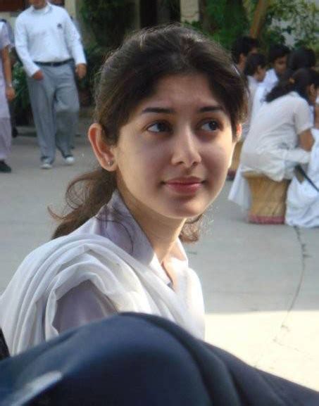 Beautiful Real Pakistani College Girls Photos All Actress Pictures