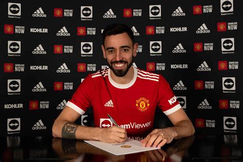 Bruno Fernandes Signs Extension With Manchester United