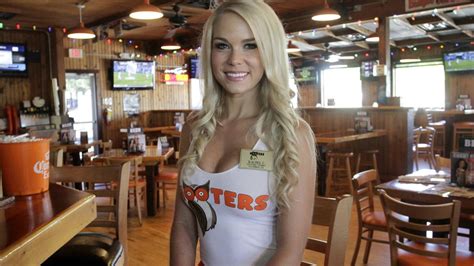 Hooters Waitress Succeeds At International Swimsuit Pageant Columbus