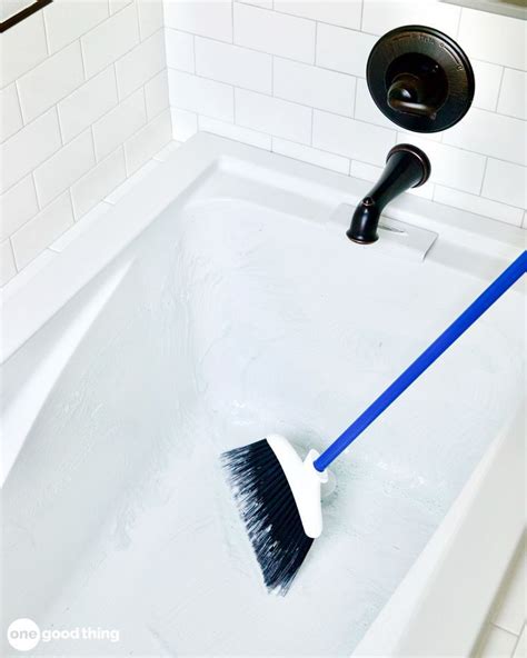 This Tip Takes The Pain Out Of Cleaning Your Bathtub Clean Bathtub