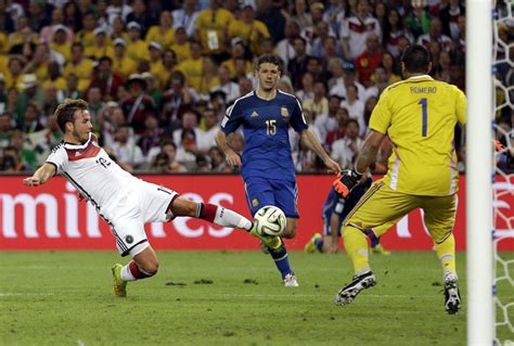 Y una acci?n espectacular para evitar el gol de argentina en el mane garrincha. Argentina 0-1 Germany: Mario Götze delivers the World Cup ...