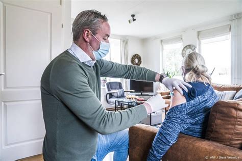 Huisartsen Dringen Aan Snel Vaccin Voor Risicogroepen Onder 60