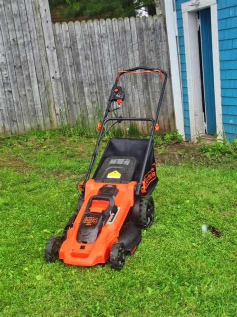 Using a top rated lawn mower from black & decker you will get better weight balancing, easy handling and much better control over work. Review of the Black & Decker CM2043C Cordless Lawn Mower ...