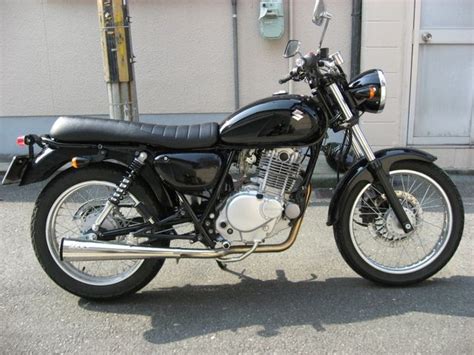 Custom seat by motosai, rear light (tail tidy ) indicators, dual knobby tyres one size up, custom from fender, trimmed down upper tree, tank vinyl wraped, front giator guards. TU250 Riders • View topic - Custom seat mod | Custom cafe ...