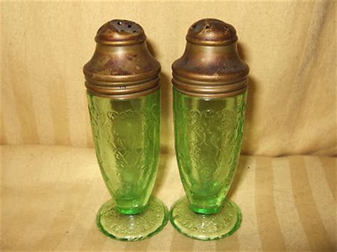 Antique Depression Glass Pair Green Florentine 1 Salt Pepper Shakers