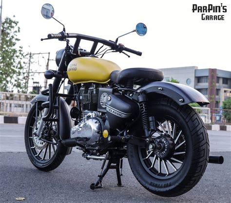 It is available in 5 colors, 1 variants in the indonesia. Royal Enfield Classic 350 in Matte Yellow by ParPin's Garage