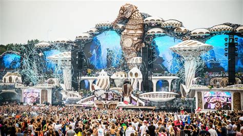 Live today, love tomorrow, unite forever. Festival d'arrestations administratives et judiciaires à ...