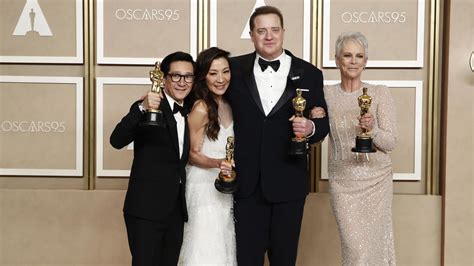 Las mejores imágenes de la alfombra champán de los Oscar 2023