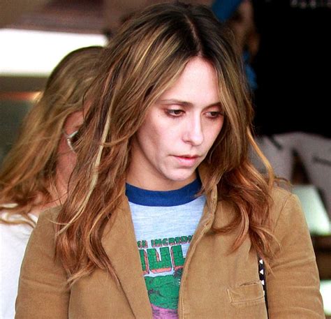 Jennifer Love Hewitt Sports Tired Eyes And Tangled Hair On Make Up Free