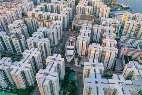 Foto De Aerial View Of The Whampoa A Mall That Looks Like A Boat