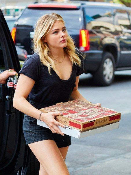 Movie Career Must Be Slow Chloe Is Delivering Pizza Chloe Grace Moretz Pinterest Chloe