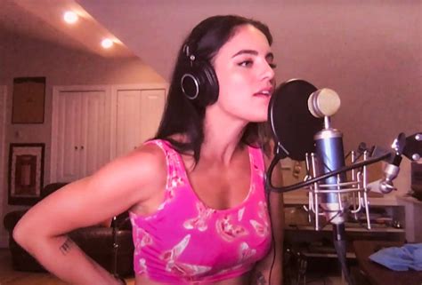 История TikTok блогерши Кэт Дженис как больная раком певица завирусила песню чтобы обеспечить