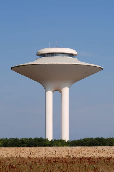 Modeling Futuristic Water Tower—seemingly Simple Shape But How