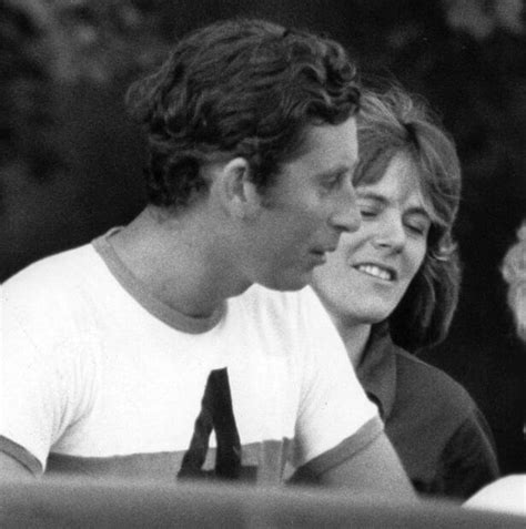 The two were an item before (and during) charles' marriage to princess diana we see plenty of pictures of camilla with princes william and harry, who seem to get on well with their stepmom. The Crown: Charles-Camilla neden evlenemedi? | Sinekafe.com