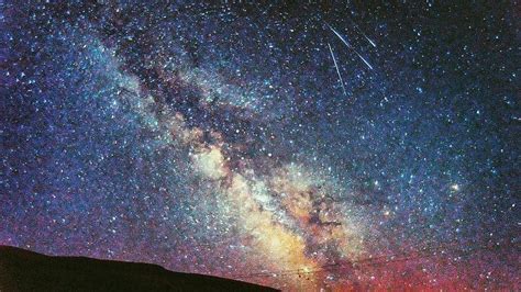 2017 Perseids Meteor Shower Seen Showing Up The Moon Cnet