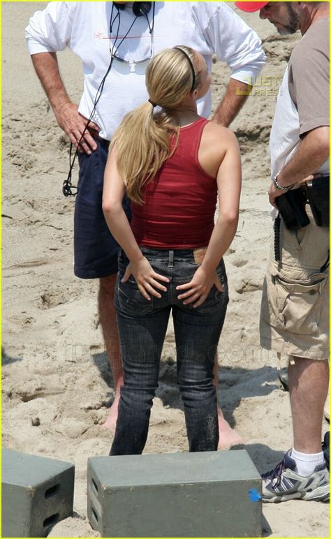 Full Sized Photo Of Hayden Panettiere Picking Wedgie 03 Photo 513391