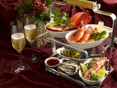 Figure out how many tables you will be setting up and be sure to have a platter/bowl of each. Celebrate Christmas (2016) at the Grand Hyatt Singapore — The Shutterwhale