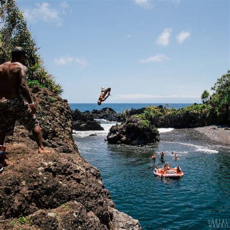 Hawaii Cliff Jumper In 2019 Hawaii Travel Places To Travel Swimming