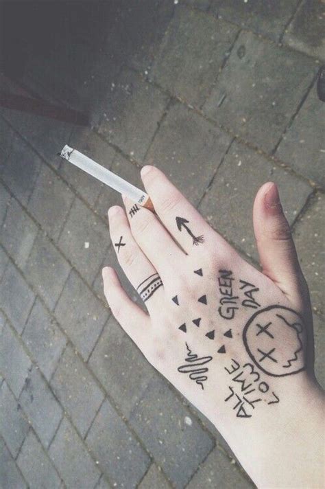 Aesthetic Thing To Draw On Your Hand Pin By Maddy Metcalf On Drawing