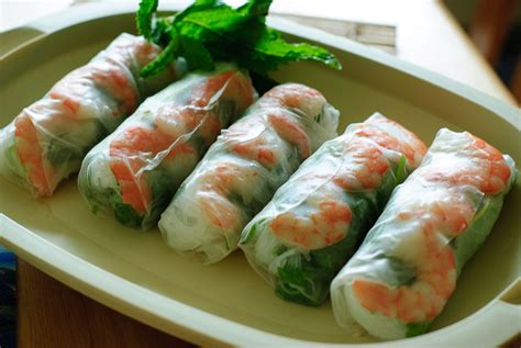 When all the spring rolls are done, turn up the heat slightly under the oil, and fry the spring rolls again for another minute. Vietnamese Fresh Spring Rolls Recipe - Recipes A to Z