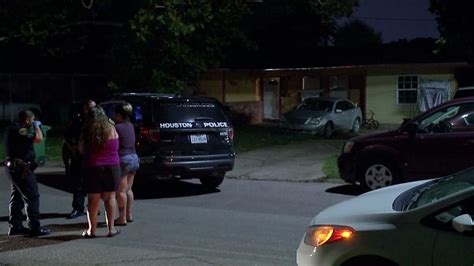 Man Shot During Home Invasion By Suspect Who Allegedly Pretended To Be Officer Abc13 Houston