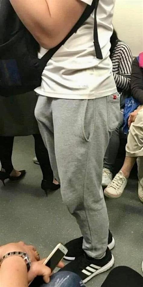 Chav Bulge Spotted On Subway Scrolller