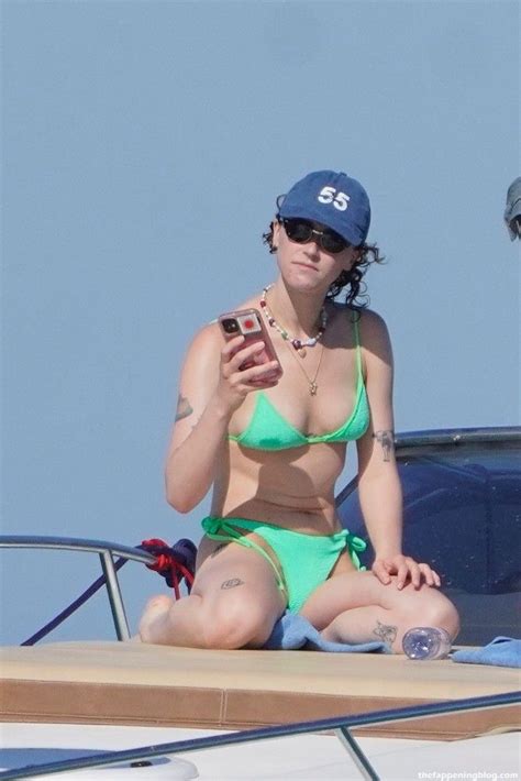 Ella Emhoff Sam Hine Relax On Holiday In St Tropez Photos