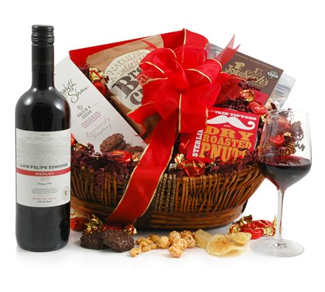 And there's never enough valentine's gift ideas. blueshiftfiles: Cool Valentine Hampers Ideas