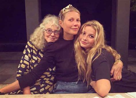 Gwyneth Paltrow Poses With Her Lookalike Daughter Apple Martin And Mom Blythe Danner Uinterview