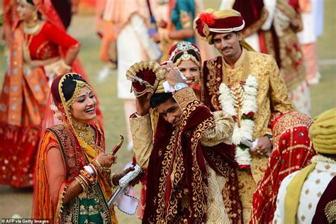 Hundreds Of Fatherless Brides Tie The Knot In A Mass Wedding Ceremony In India Daily Mail Online