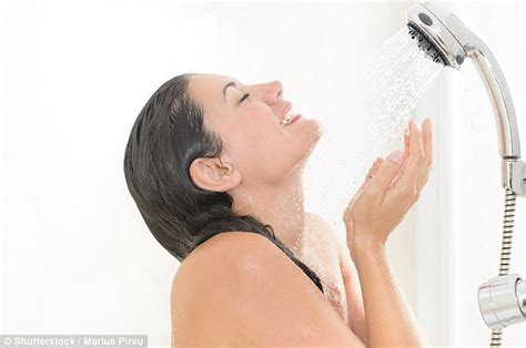A Nighttime Shower Is Better For You Than A Morning Wash Daily Mail