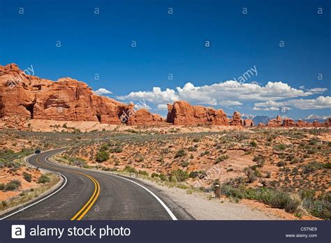 Usa Utah Arches National Park Road To The Windows