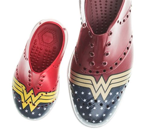 Introducir 61 Imagen Wonder Woman Shoes Abzlocalmx