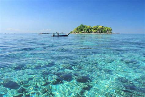 Day Tour Samalona Island Melampa Indonesia