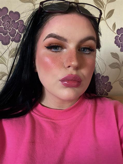 Heavy Blush Looks Are My New Favourite Thing Rmakeuplounge