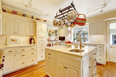 Kitchen cabinets shutters significantly affect the overall kitchen look. 35 Kitchens Ideas with White Cabinets | Epic Home Ideas