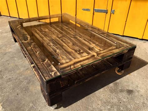 Repeat this for the three other wheels. DIY Pallet Coffee Table with Glass Top & wheels