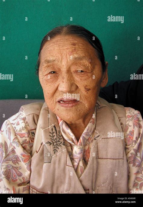 Painet Ip2168 Woman Elderly Korea Old Lady Seoul 2003 Country
