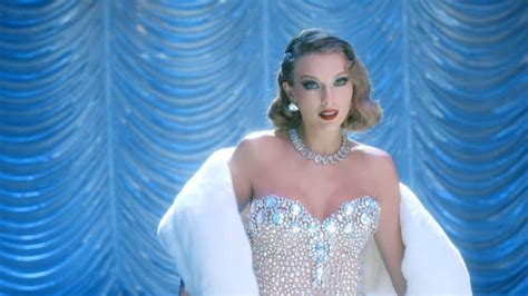 Bejeweled Music Video Taylor Swift Turns Into A Dazzling Princess But For No Prince Leisurebyte