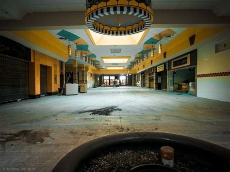 Abandoned Malls In The Usa 66 Pics
