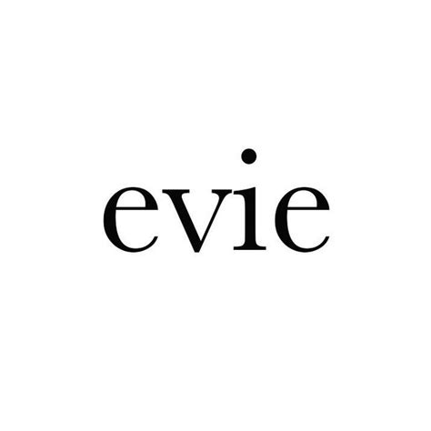 Evie Evielane On Threads