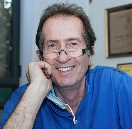 במלים אלה נפתח סטטוס קצר שפרסם אברי גלעד בדף הפייסבוק החדש שלו בסוף השבוע האחרון. דוקטור אורי זילברמן | הרופא שלכם להשתלות שיניים