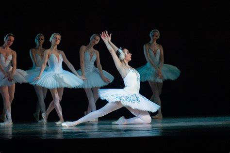 Despite its initial failure, it is now one of the most popular ballets of all time. El lago de los cisnes en Bellas Artes