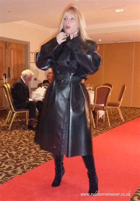 Modelling Her Sbr Mackintosh Shiny Clothes Raincoats For Women Rain