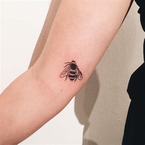 Small Bee Tattoo Designs And Its Meaning Visual Arts Ideas