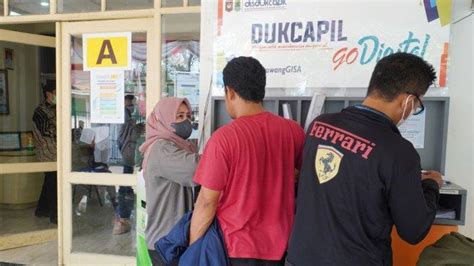 Tag Hut Kabupaten Karawang Disdukcapil Karawang Ajak Masyarakat Urus