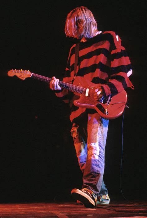 Kurt Cobain Dresses Like A The Goodest Person In The All Of The World Grunge Look Mode Grunge