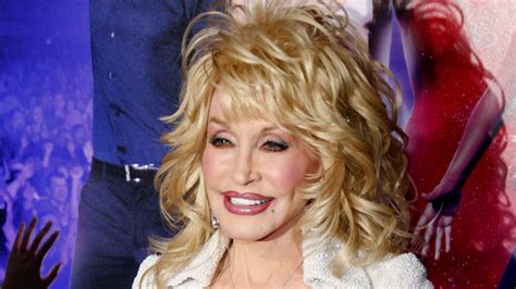 What Dolly Parton Looked Like When She Was Younger